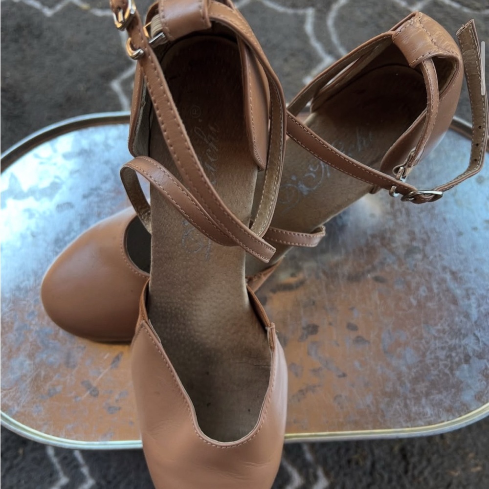 Elegant Tan Women's Shoes